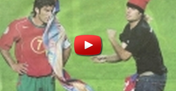 Figo agredido com cachecol